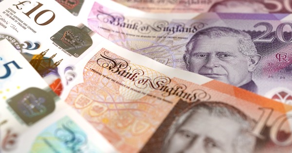 UK Economy Unexpectedly Contracts by 0.1% in October Ahead of Autumn Budget