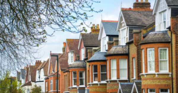 Buying a Home: A Simple Day-to-Day Guide Buying a Home: A Simple Day-to-Day Guide